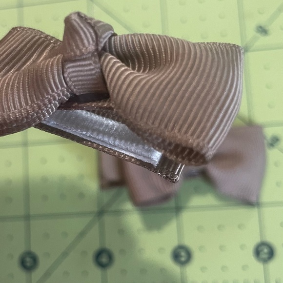 3/$20 🔷 Lot of Baby Girls Petite Solid Neutral Pigtail Bows - Picture 4 of 4